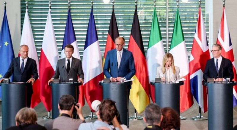 NATO Zirvesi öncesi Berlin'de bir araya geldiler