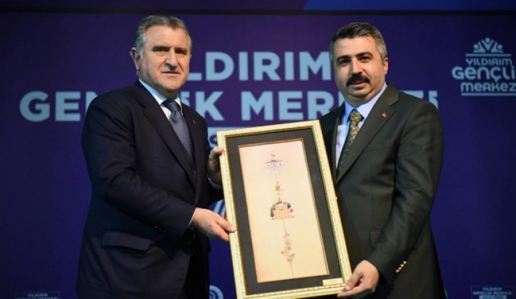 Ne varsa bu merkezde var