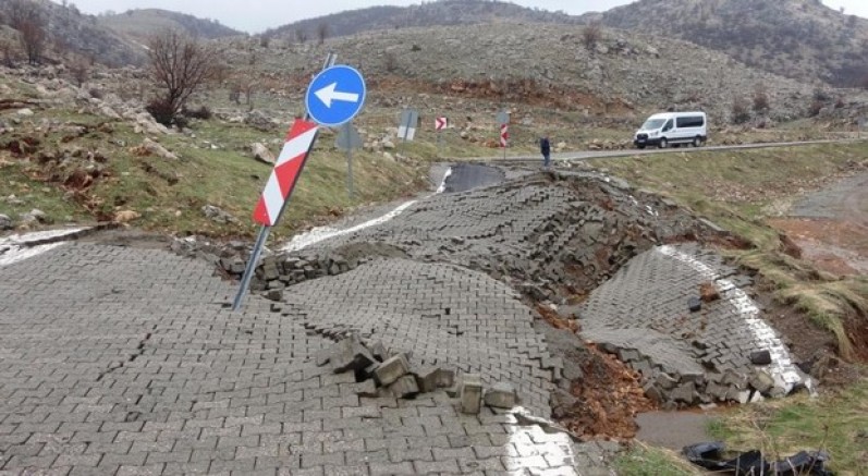 Nemrut Dağı yolunda heyelan