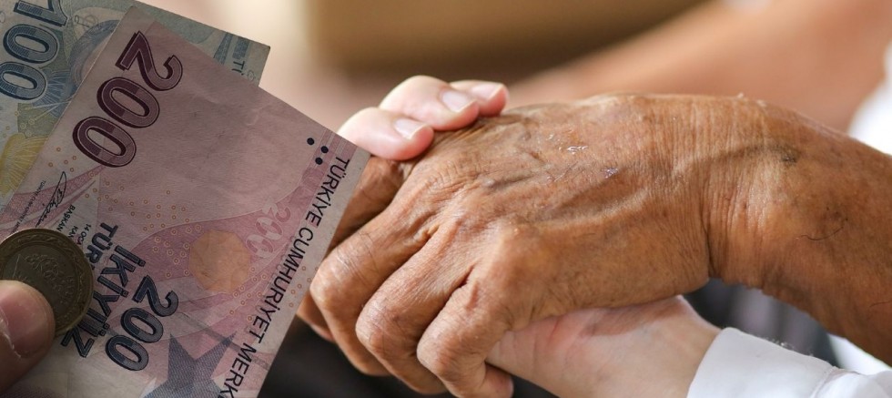 Net rakamı verdi; Emeklinin bayram ikramiyesi o kadar olacak...