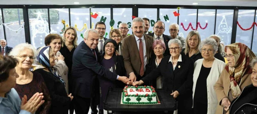 Nilüfer’de huzurevi sakinlerinden yeni yıla keyifli karşılama