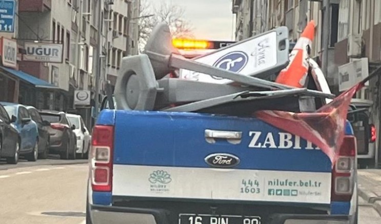 Nilüfer’de kaldırımlar işgallerden arındırılıyor