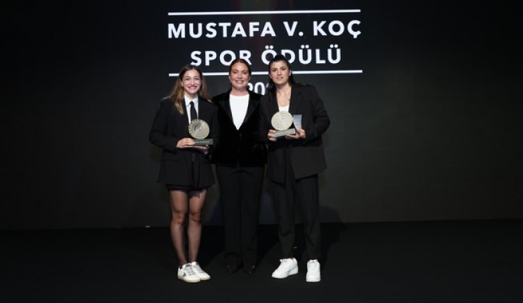 Ödüller Busenaz ile Buse Naz'a