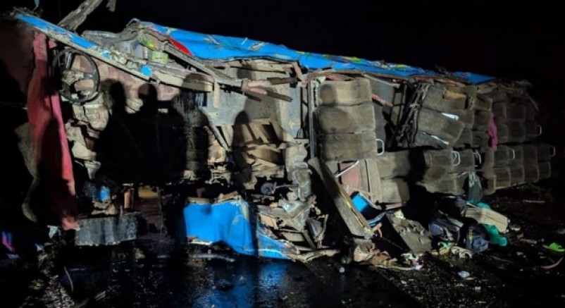 Öğrenci otobüsü devrildi: 21 ölü