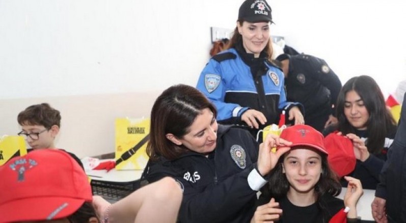 Öğrencilere polislik tanıtımı ve güvenlik bilgilendirmesi