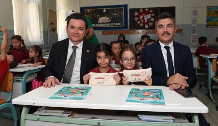 Öğrencilerin ilk ders heyecanını paylaştı