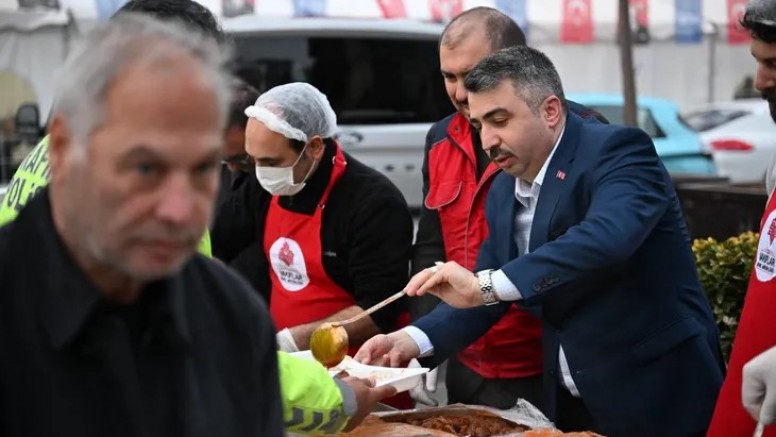 Oktay Yılmaz vatandaşlarla iftar sofrasında buluştu