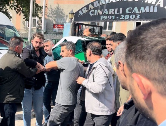 Öldürülen ev sahibi toprağa verildi