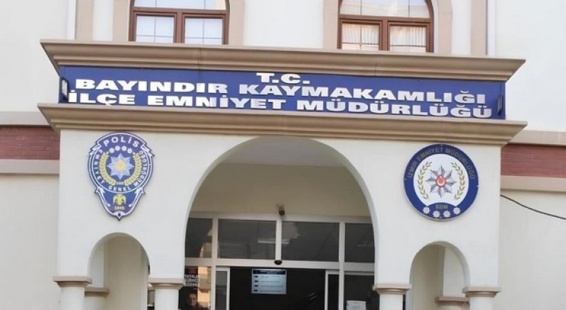 Operasyona giden 3 polis bıçaklandı