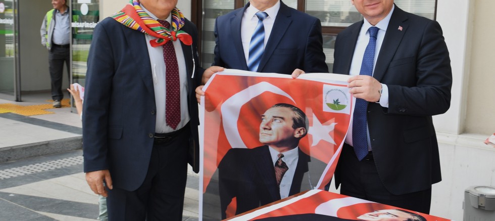 Osmangazi Belediyesi Ata posteri dağıtacak