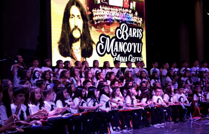 Osmangazi'de minikler söyledi, Barış Manço yad edildi