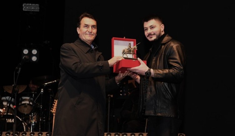 Osmangazi Meydanı'nda Semicenk rüzgarı esti