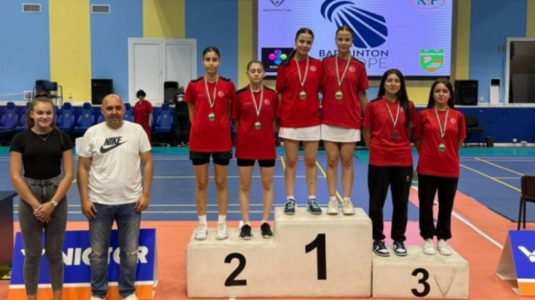 Osmangazili badmintoncular yine zirvede