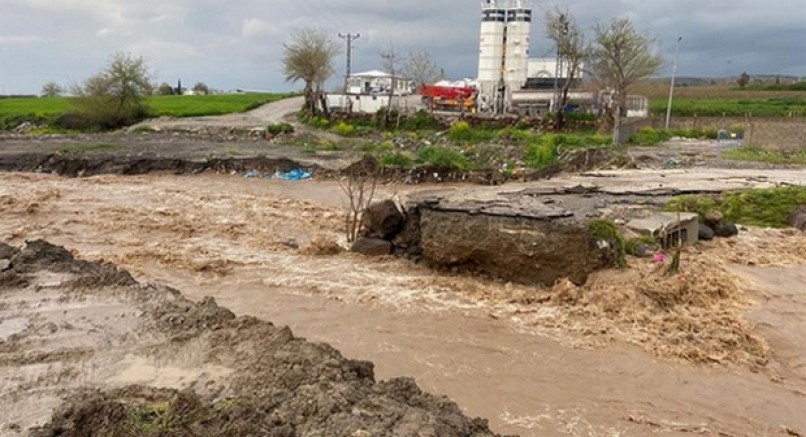 Osmaniye'de yollar kapandı, ulaşım aksadı
