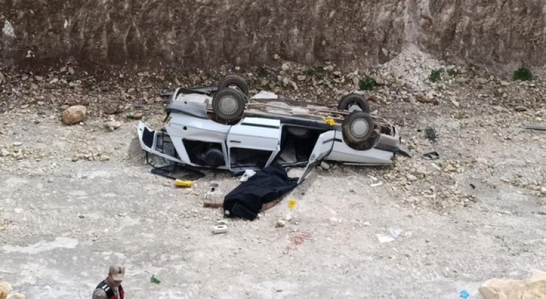 Otomobil 10 metrelik çukura düştü: 1 ölü, 1 yaralı