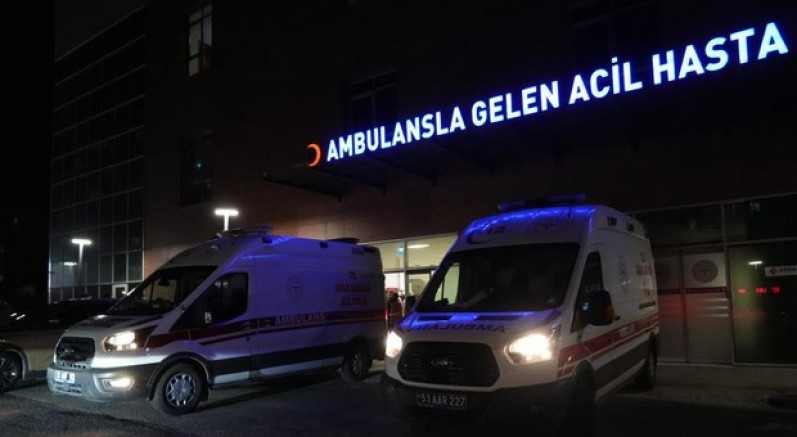 Otomobil elektrik direğine çarptı: 1 ölü, 1 yaralı