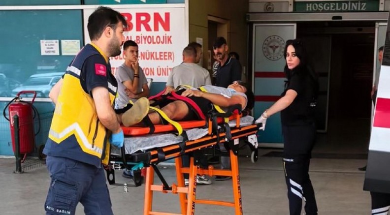 Otomobil ile çarpışan bisiklet sürücüsü hastaneye kaldırıldı