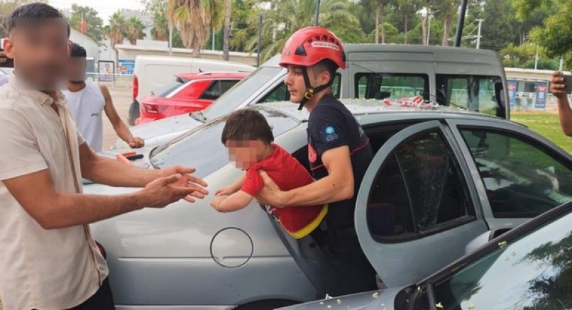 Otomobilde kilitli kalan çocuğu itfaiye kurtardı