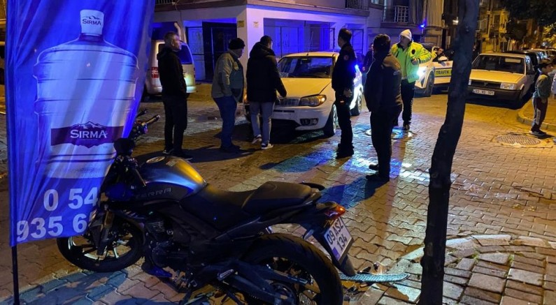 Otomobille çarpışan motosikletin sürücüsü yaralandı