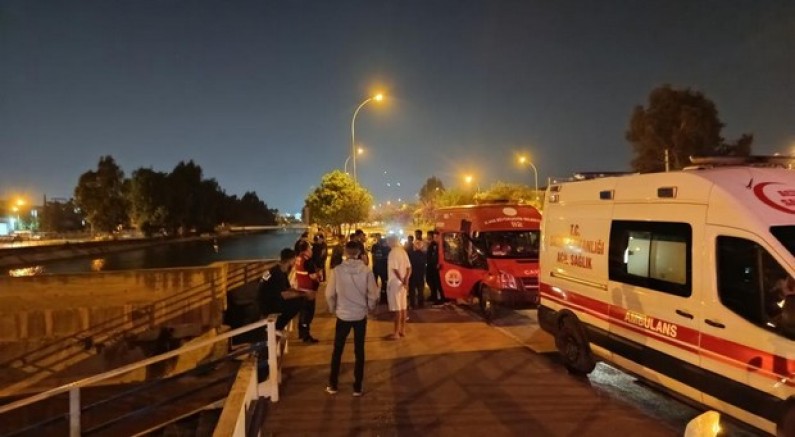 Otururken kanala düştü, akıntıya kapılıp kayboldu