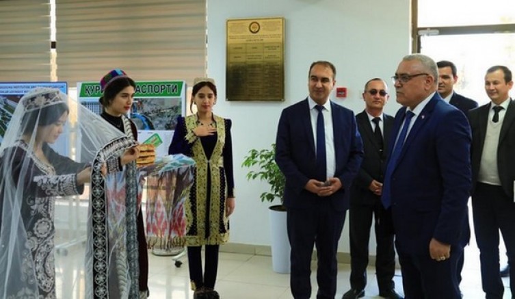 Özbekistan'da Türkçe eğitimi