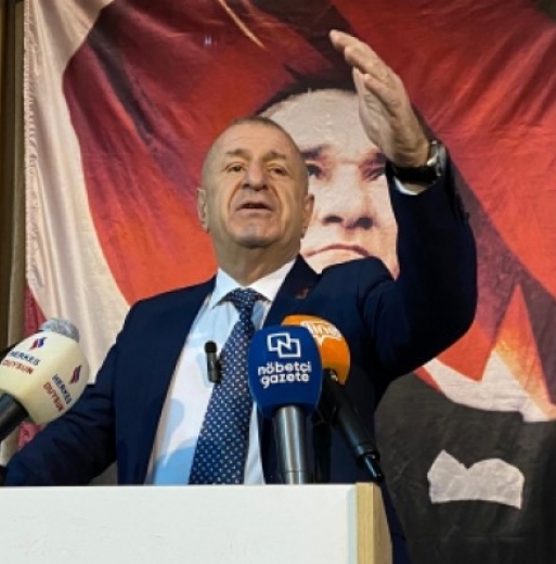 Özdağ Bursa'da gençlerle buluştu