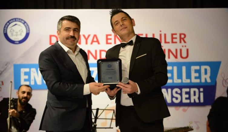 'Özel' solistler gönüllere taht kurdu