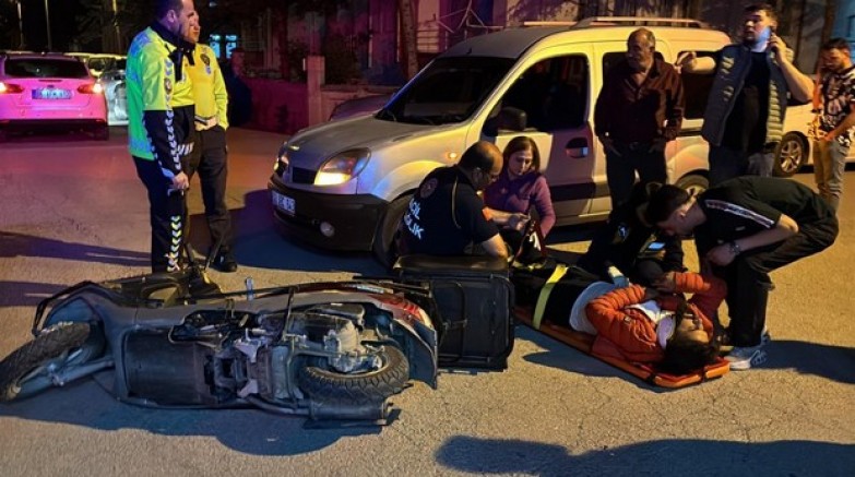 Panik yapan motokurye devrilerek yaralandı