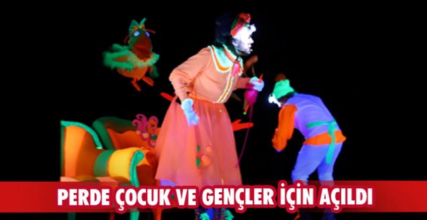 Perde çocuk ve gençler için açıldı