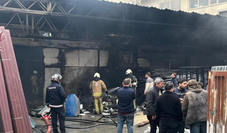 Plastik imalathanesinde korkutan yangın