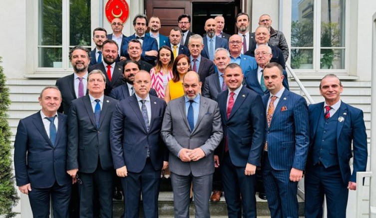 Polonya'dan işbirlikleriyle döndüler