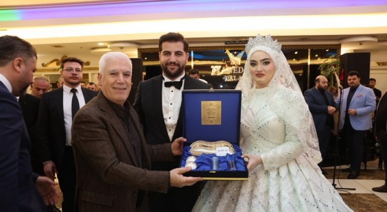 Protokolü buluşturan düğün