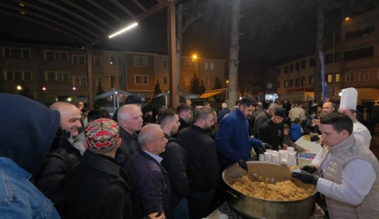 Regaip Kandilinde Helva İkramı