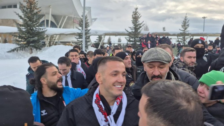 Rey Manaj’a coşkulu karşılama