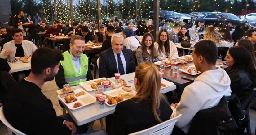 Şadi Başkan iftarı gençlerle birlikte yaptı