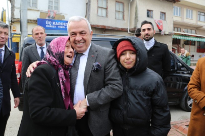 Şadi Başkan Nilüfer'de ayak basmadık yer bırakmıyor