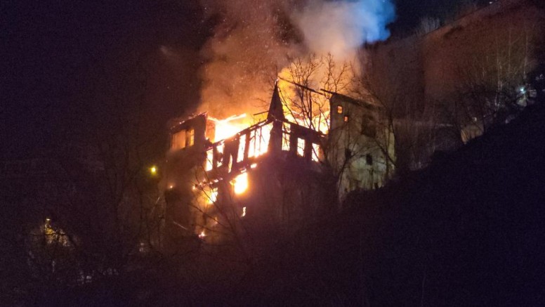 Safranbolu'da tarihi konak alevlere teslim oldu