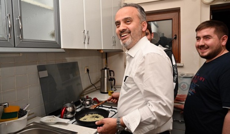 Sahurda menemen Başkan Aktaş'tan