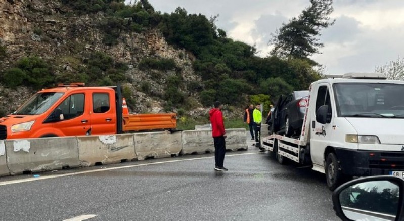 Sakar Geçidi'nde kaza: 3 yaralı