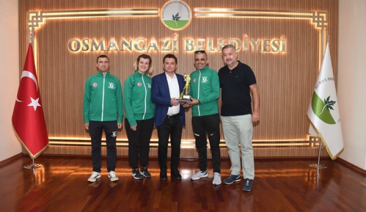 Şampiyon atletlerden Başkan Aydın’a ziyaret