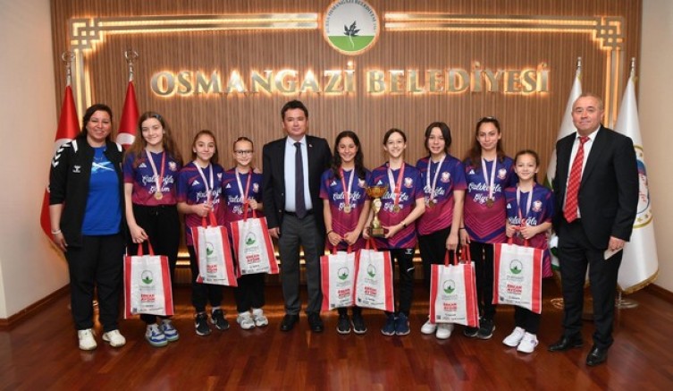 Şampiyon öğrencilerden Başkan Aydın’a ziyaret