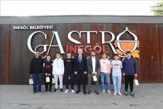 Şampiyonlar İnegöl'de! Başkan tebrik etti