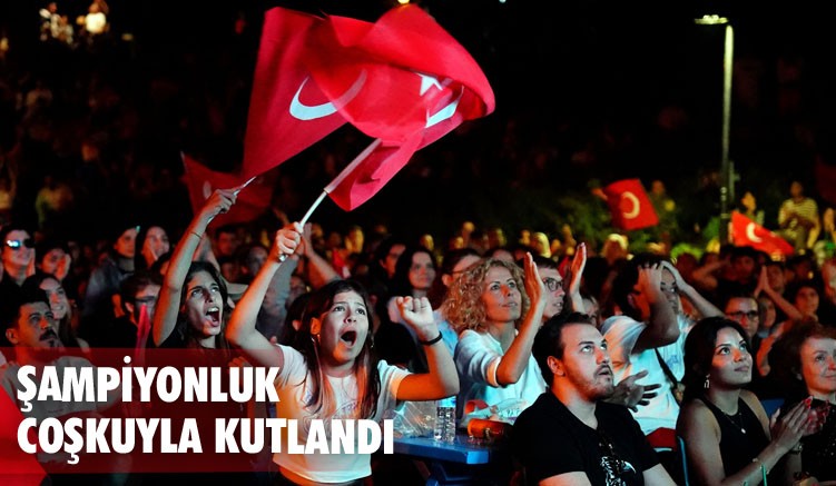 Şampiyonluk coşkuyla kutlandı