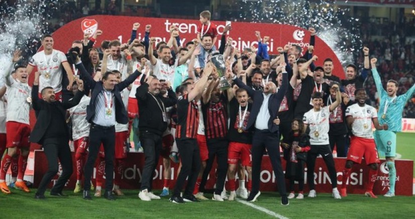 Şampiyonu Çorum FK kupasına kavuştu