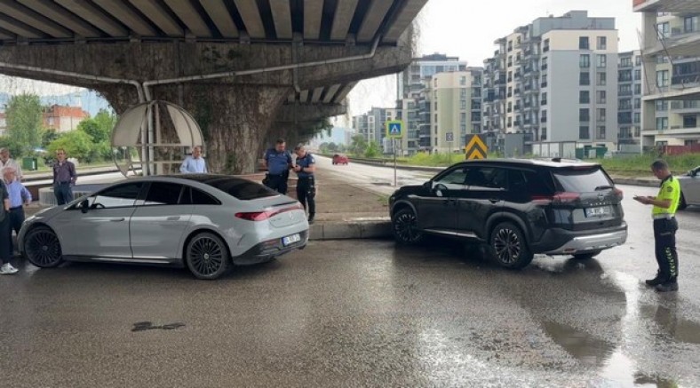 Samsun'da kavşakta kaza: 3 yaralı