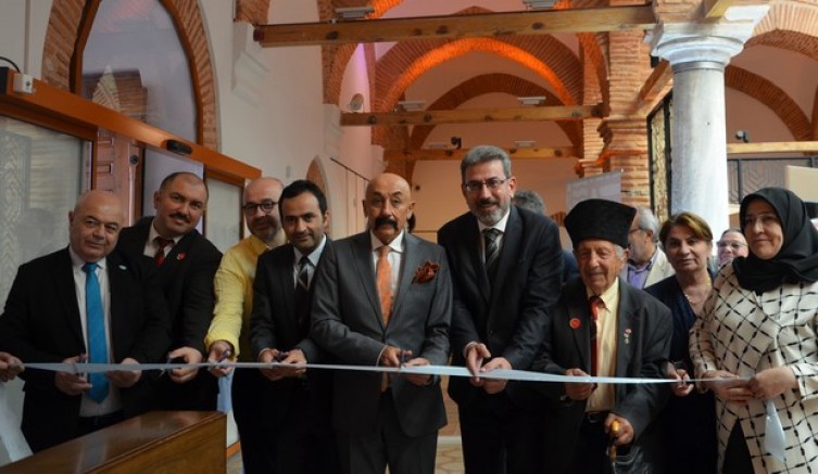 Sanatseverler ‘Çeşm-i Cihan Ebru Sergisi’ne buluştu