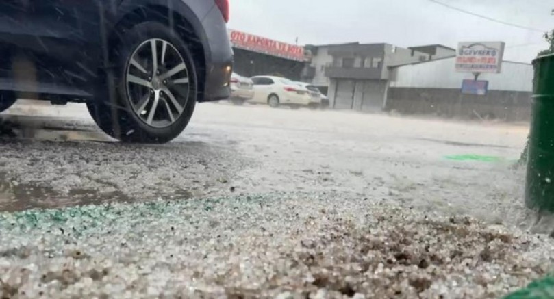 Şanlıurfa'da dolu yağışı hayatı olumsuz etkiledi