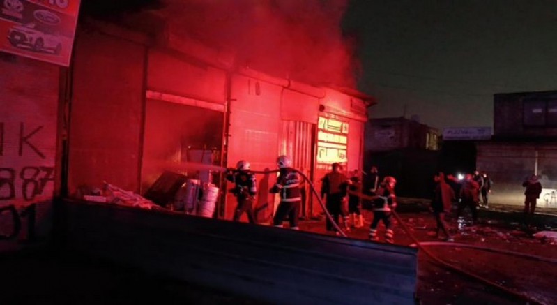 Şanlıurfa'da hurdacı dükkanında yangın