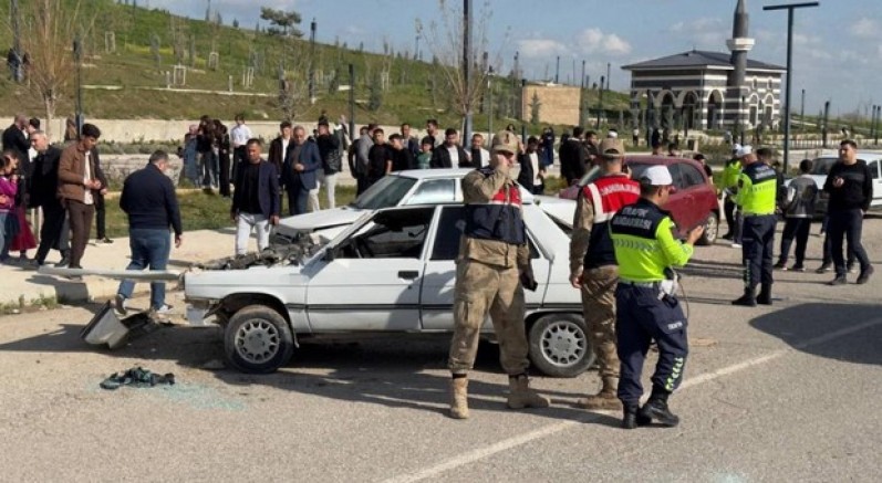 Şanlıurfa'da otomobil ters döndü: 1'i ağır 3 yaralı