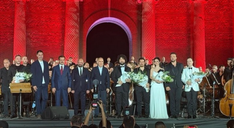 Sardes Antik Kenti'nde 'Carmina Burana' rüzgarı